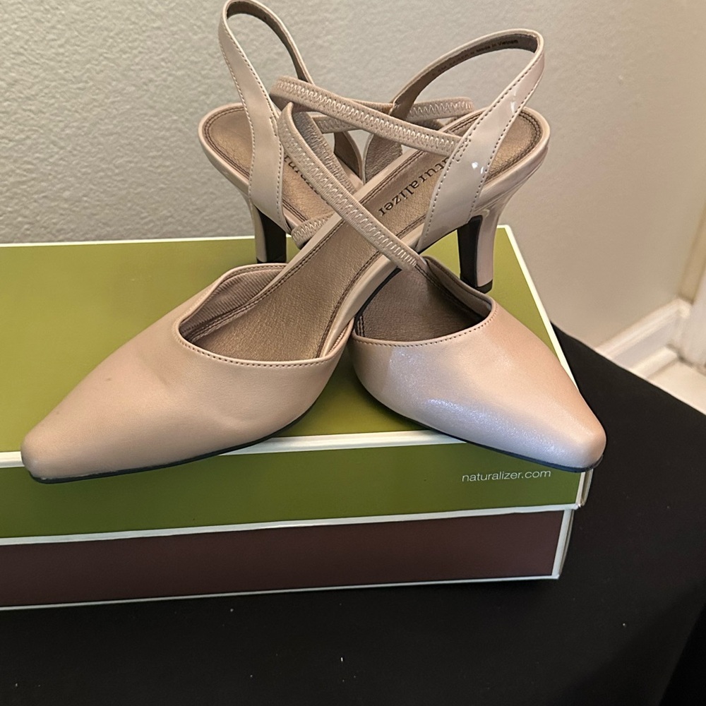 Naturalizer Women's Beige Slingback Heels